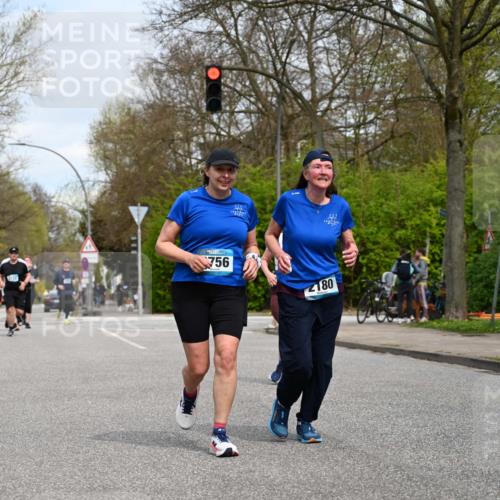 12.04.2026 - 45. Internationalen Wilhelmsburger Insellauf J. Mangold http://msf.ph/oto/9519135 12.04.2026 13:27:14 Ziel 2968, 2306, 2969, 3888, 3960, 3955, 4900, 2944, 2945, 5222, 3215, 2756, 2180, 3132, 2875, 3938, 3937 meine-sportfotos.de