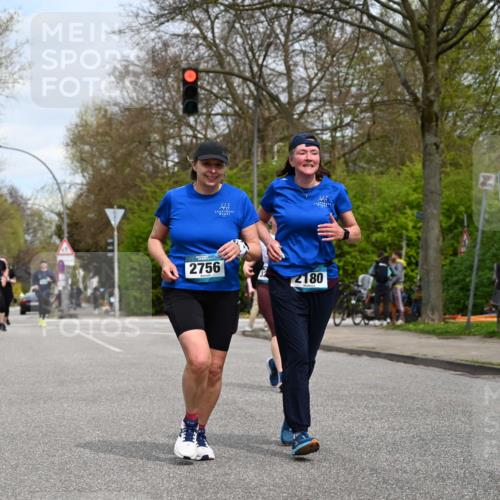 12.04.2026 - 45. Internationalen Wilhelmsburger Insellauf J. Mangold http://msf.ph/oto/9519137 12.04.2026 13:27:14 Ziel 2968, 2306, 2969, 3888, 3960, 3955, 4900, 2944, 2945, 5222, 3215, 2756, 2180, 3132, 2875, 3938, 3937 meine-sportfotos.de