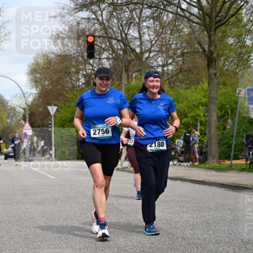 12.04.2026 - 45. Internationalen Wilhelmsburger Insellauf J. Mangold http://msf.ph/oto/9519138 12.04.2026 13:27:14 Ziel 2968, 2306, 2969, 3888, 3960, 3955, 4900, 2944, 2945, 5222, 3215, 2756, 2180, 3132, 2875, 3938, 3937 meine-sportfotos.de