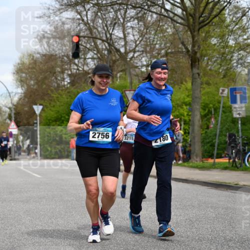 12.04.2026 - 45. Internationalen Wilhelmsburger Insellauf J. Mangold http://msf.ph/oto/9519141 12.04.2026 13:27:14 Ziel 2968, 2306, 2969, 3888, 3960, 3955, 4900, 2944, 2945, 5222, 3215, 2756, 2180, 3132, 2875, 3938, 3937 meine-sportfotos.de
