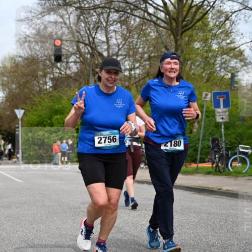 12.04.2026 - 45. Internationalen Wilhelmsburger Insellauf J. Mangold http://msf.ph/oto/9519145 12.04.2026 13:27:15 Ziel 2968, 2306, 2969, 3888, 3960, 3955, 4900, 2944, 2945, 5222, 3215, 2756, 2756, 2180, 3132, 2875, 3938, 3937, 4222, 4221 meine-sportfotos.de