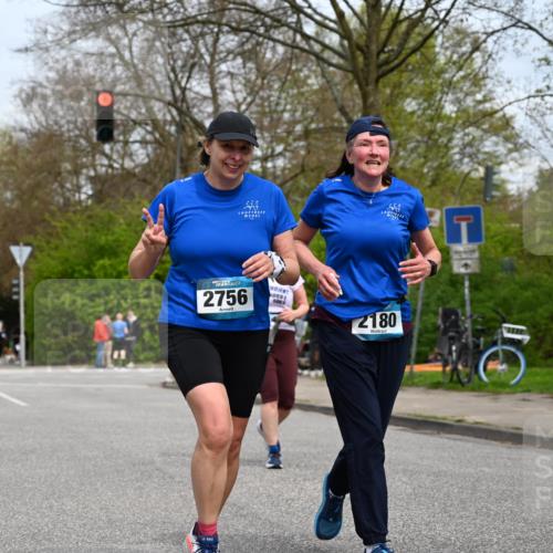12.04.2026 - 45. Internationalen Wilhelmsburger Insellauf J. Mangold http://msf.ph/oto/9519146 12.04.2026 13:27:15 Ziel 2968, 2306, 2969, 3888, 3960, 3955, 4900, 2944, 2945, 5222, 3215, 2756, 2756, 2180, 3132, 2875, 3938, 3937, 4222, 4221 meine-sportfotos.de