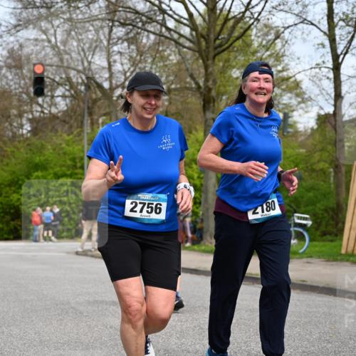 12.04.2026 - 45. Internationalen Wilhelmsburger Insellauf J. Mangold http://msf.ph/oto/9519149 12.04.2026 13:27:15 Ziel 2968, 2306, 2969, 3888, 3960, 3955, 4900, 2944, 2945, 5222, 3215, 2756, 2756, 2180, 3132, 2875, 3938, 3937, 4222, 4221 meine-sportfotos.de