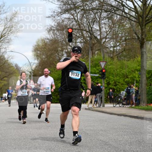 12.04.2026 - 45. Internationalen Wilhelmsburger Insellauf J. Mangold http://msf.ph/oto/9519165 12.04.2026 13:27:21 Ziel 2969, 3888, 3960, 3955, 4900, 2944, 2945, 5222, 3215, 2756, 2180, 3132, 2875, 3938, 3937, 4222, 4221, 4575, 4574 meine-sportfotos.de