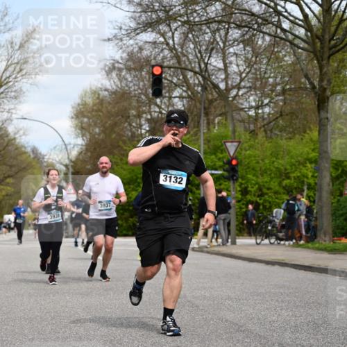 12.04.2026 - 45. Internationalen Wilhelmsburger Insellauf J. Mangold http://msf.ph/oto/9519166 12.04.2026 13:27:21 Ziel 2969, 3888, 3960, 3955, 4900, 2944, 2945, 5222, 3215, 2756, 2180, 3132, 2875, 3938, 3937, 4222, 4221, 4575, 4574 meine-sportfotos.de