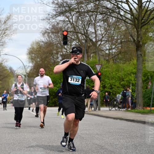 12.04.2026 - 45. Internationalen Wilhelmsburger Insellauf J. Mangold http://msf.ph/oto/9519168 12.04.2026 13:27:21 Ziel 2969, 3888, 3960, 3955, 4900, 2944, 2945, 5222, 3215, 2756, 2180, 3132, 2875, 3938, 3937, 4222, 4221, 4575, 4574 meine-sportfotos.de