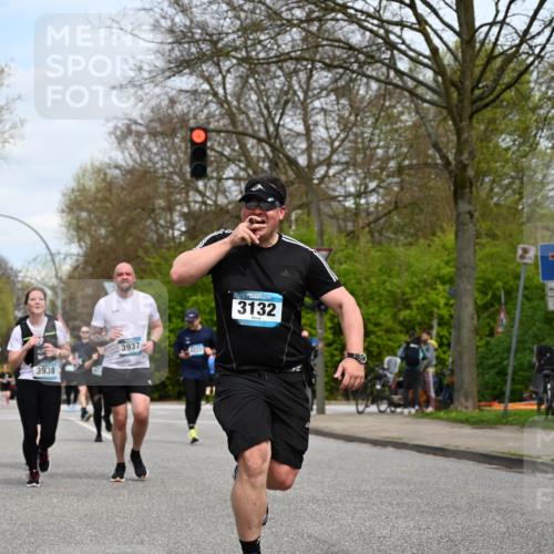 12.04.2026 - 45. Internationalen Wilhelmsburger Insellauf J. Mangold http://msf.ph/oto/9519171 12.04.2026 13:27:22 Ziel 2969, 3888, 3960, 3955, 4900, 2944, 2945, 5222, 3215, 2756, 2180, 3132, 2875, 3938, 3937, 3938, 3937, 4222, 4221, 4575, 4574 meine-sportfotos.de