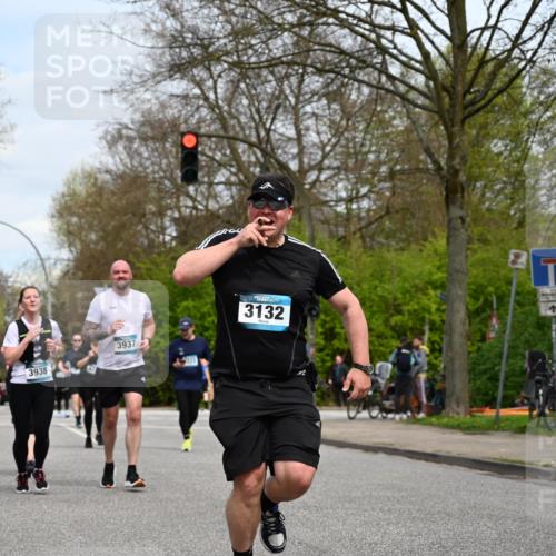 12.04.2026 - 45. Internationalen Wilhelmsburger Insellauf J. Mangold http://msf.ph/oto/9519172 12.04.2026 13:27:22 Ziel 2969, 3888, 3960, 3955, 4900, 2944, 2945, 5222, 3215, 2756, 2180, 3132, 2875, 3938, 3937, 3938, 3937, 4222, 4221, 4575, 4574 meine-sportfotos.de
