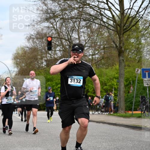 12.04.2026 - 45. Internationalen Wilhelmsburger Insellauf J. Mangold http://msf.ph/oto/9519173 12.04.2026 13:27:22 Ziel 2969, 3888, 3960, 3955, 4900, 2944, 2945, 5222, 3215, 2756, 2180, 3132, 2875, 3938, 3937, 3938, 3937, 4222, 4221, 4575, 4574 meine-sportfotos.de