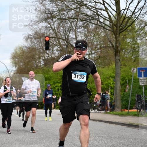 12.04.2026 - 45. Internationalen Wilhelmsburger Insellauf J. Mangold http://msf.ph/oto/9519174 12.04.2026 13:27:22 Ziel 2969, 3888, 3960, 3955, 4900, 2944, 2945, 5222, 3215, 2756, 2180, 3132, 2875, 3938, 3937, 3938, 3937, 4222, 4221, 4575, 4574 meine-sportfotos.de