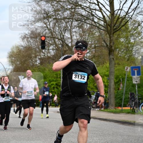 12.04.2026 - 45. Internationalen Wilhelmsburger Insellauf J. Mangold http://msf.ph/oto/9519175 12.04.2026 13:27:22 Ziel 2969, 3888, 3960, 3955, 4900, 2944, 2945, 5222, 3215, 2756, 2180, 3132, 2875, 3938, 3937, 3938, 3937, 4222, 4221, 4575, 4574 meine-sportfotos.de