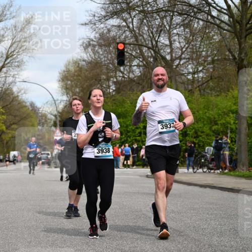 12.04.2026 - 45. Internationalen Wilhelmsburger Insellauf J. Mangold http://msf.ph/oto/9519180 12.04.2026 13:27:24 Ziel 3888, 3960, 3955, 4900, 2944, 2945, 5222, 3215, 2756, 2180, 3132, 2875, 3938, 3937, 4222, 4221, 4575, 4574 meine-sportfotos.de