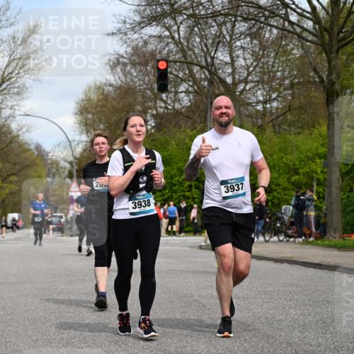 12.04.2026 - 45. Internationalen Wilhelmsburger Insellauf J. Mangold http://msf.ph/oto/9519181 12.04.2026 13:27:24 Ziel 3888, 3960, 3955, 4900, 2944, 2945, 5222, 3215, 2756, 2180, 3132, 2875, 3938, 3937, 4222, 4221, 4575, 4574 meine-sportfotos.de