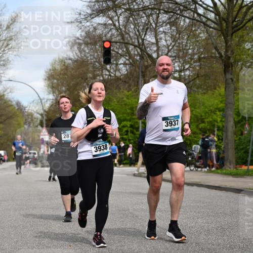 12.04.2026 - 45. Internationalen Wilhelmsburger Insellauf J. Mangold http://msf.ph/oto/9519183 12.04.2026 13:27:24 Ziel 3888, 3960, 3955, 4900, 2944, 2945, 5222, 3215, 2756, 2180, 3132, 2875, 3938, 3937, 4222, 4221, 4575, 4574 meine-sportfotos.de