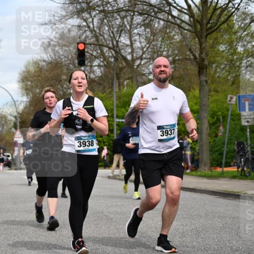 12.04.2026 - 45. Internationalen Wilhelmsburger Insellauf J. Mangold http://msf.ph/oto/9519186 12.04.2026 13:27:24 Ziel 3888, 3960, 3955, 4900, 2944, 2945, 5222, 3215, 2756, 2180, 3132, 2875, 3938, 3937, 4222, 4221, 4575, 4574 meine-sportfotos.de