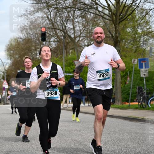 12.04.2026 - 45. Internationalen Wilhelmsburger Insellauf J. Mangold http://msf.ph/oto/9519188 12.04.2026 13:27:24 Ziel 3888, 3960, 3955, 4900, 2944, 2945, 5222, 3215, 2756, 2180, 3132, 2875, 3938, 3937, 4222, 4221, 4575, 4574 meine-sportfotos.de