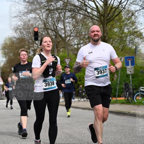 12.04.2026 - 45. Internationalen Wilhelmsburger Insellauf J. Mangold http://msf.ph/oto/9519190 12.04.2026 13:27:25 Ziel 3960, 3955, 4900, 2944, 2945, 5222, 3215, 2756, 2180, 3132, 2875, 3938, 3937, 4222, 4221, 4575, 4574 meine-sportfotos.de