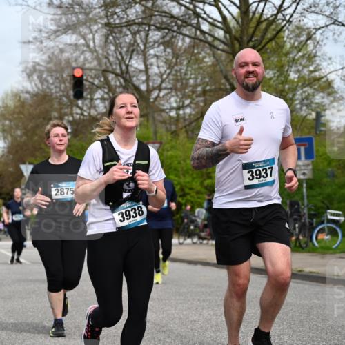 12.04.2026 - 45. Internationalen Wilhelmsburger Insellauf J. Mangold http://msf.ph/oto/9519192 12.04.2026 13:27:25 Ziel 3960, 3955, 4900, 2944, 2945, 5222, 3215, 2756, 2180, 3132, 2875, 3938, 3937, 4222, 4221, 4575, 4574 meine-sportfotos.de