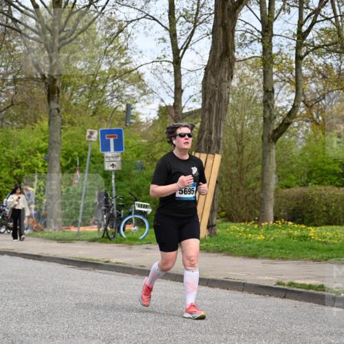 12.04.2026 - 45. Internationalen Wilhelmsburger Insellauf J. Mangold http://msf.ph/oto/9519202 12.04.2026 13:27:44 Ziel 5222, 3215, 2756, 2180, 3132, 2875, 3938, 3937, 4222, 4221, 4575, 4574, 2563, 5695 meine-sportfotos.de