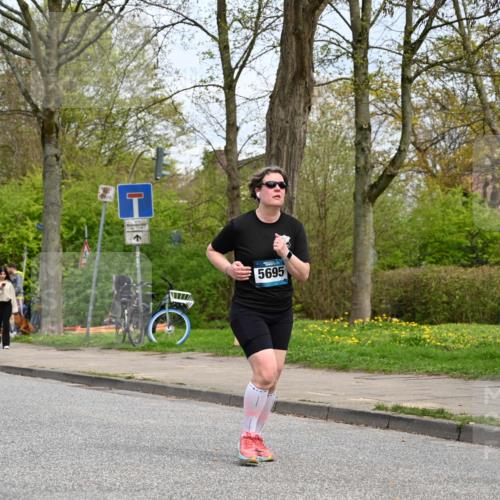 12.04.2026 - 45. Internationalen Wilhelmsburger Insellauf J. Mangold http://msf.ph/oto/9519204 12.04.2026 13:27:44 Ziel 5222, 3215, 2756, 2180, 3132, 2875, 3938, 3937, 4222, 4221, 4575, 4574, 2563, 5695 meine-sportfotos.de