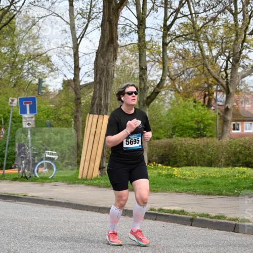 12.04.2026 - 45. Internationalen Wilhelmsburger Insellauf J. Mangold http://msf.ph/oto/9519208 12.04.2026 13:27:44 Ziel 5222, 3215, 2756, 2180, 3132, 2875, 3938, 3937, 4222, 4221, 4575, 4574, 2563, 5695 meine-sportfotos.de