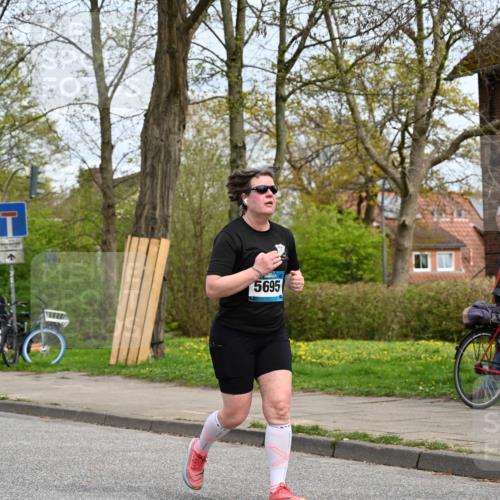 12.04.2026 - 45. Internationalen Wilhelmsburger Insellauf J. Mangold http://msf.ph/oto/9519210 12.04.2026 13:27:44 Ziel 5222, 3215, 2756, 2180, 3132, 2875, 3938, 3937, 4222, 4221, 4575, 4574, 2563, 5695 meine-sportfotos.de