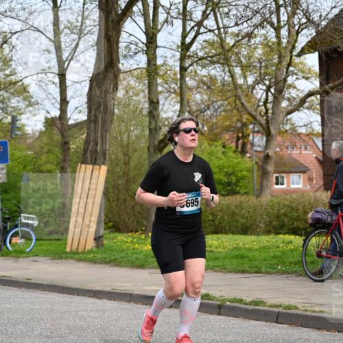 12.04.2026 - 45. Internationalen Wilhelmsburger Insellauf J. Mangold http://msf.ph/oto/9519211 12.04.2026 13:27:44 Ziel 5222, 3215, 2756, 2180, 3132, 2875, 3938, 3937, 4222, 4221, 4575, 4574, 2563, 5695 meine-sportfotos.de