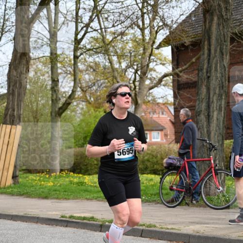 12.04.2026 - 45. Internationalen Wilhelmsburger Insellauf J. Mangold http://msf.ph/oto/9519215 12.04.2026 13:27:45 Ziel 5222, 3215, 2756, 2180, 3132, 2875, 3938, 3937, 4222, 4221, 4575, 4574, 2563, 5695 meine-sportfotos.de