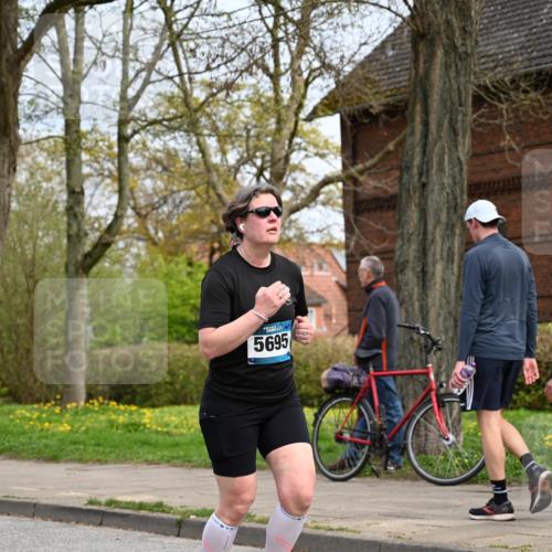12.04.2026 - 45. Internationalen Wilhelmsburger Insellauf J. Mangold http://msf.ph/oto/9519216 12.04.2026 13:27:45 Ziel 5222, 3215, 2756, 2180, 3132, 2875, 3938, 3937, 4222, 4221, 4575, 4574, 2563, 5695 meine-sportfotos.de