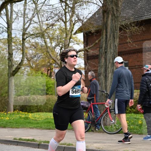 12.04.2026 - 45. Internationalen Wilhelmsburger Insellauf J. Mangold http://msf.ph/oto/9519217 12.04.2026 13:27:45 Ziel 5222, 3215, 2756, 2180, 3132, 2875, 3938, 3937, 4222, 4221, 4575, 4574, 2563, 5695 meine-sportfotos.de