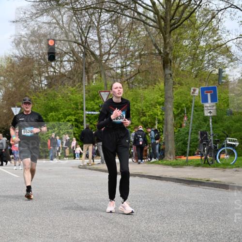 12.04.2026 - 45. Internationalen Wilhelmsburger Insellauf J. Mangold http://msf.ph/oto/9519220 12.04.2026 13:28:08 Ziel 2563, 5695, 3800, 2630, 5520, 5509 meine-sportfotos.de
