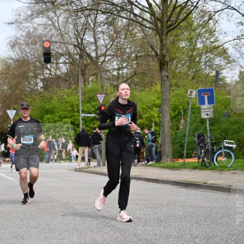 12.04.2026 - 45. Internationalen Wilhelmsburger Insellauf J. Mangold http://msf.ph/oto/9519222 12.04.2026 13:28:08 Ziel 2563, 5695, 3800, 2630, 5520, 5509 meine-sportfotos.de