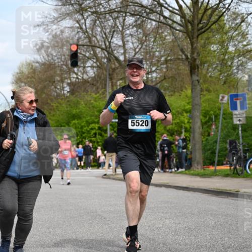 12.04.2026 - 45. Internationalen Wilhelmsburger Insellauf J. Mangold http://msf.ph/oto/9519238 12.04.2026 13:28:10 Ziel 2563, 5695, 3800, 2630, 5520, 5509, 4316 meine-sportfotos.de