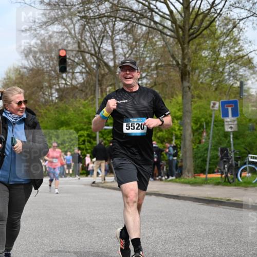 12.04.2026 - 45. Internationalen Wilhelmsburger Insellauf J. Mangold http://msf.ph/oto/9519239 12.04.2026 13:28:10 Ziel 2563, 5695, 3800, 2630, 5520, 5509, 4316 meine-sportfotos.de