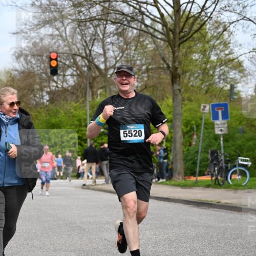 12.04.2026 - 45. Internationalen Wilhelmsburger Insellauf J. Mangold http://msf.ph/oto/9519240 12.04.2026 13:28:10 Ziel 2563, 5695, 3800, 2630, 5520, 5509, 4316 meine-sportfotos.de