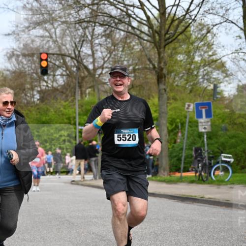 12.04.2026 - 45. Internationalen Wilhelmsburger Insellauf J. Mangold http://msf.ph/oto/9519241 12.04.2026 13:28:10 Ziel 2563, 5695, 3800, 2630, 5520, 5509, 4316 meine-sportfotos.de