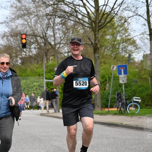 12.04.2026 - 45. Internationalen Wilhelmsburger Insellauf J. Mangold http://msf.ph/oto/9519242 12.04.2026 13:28:10 Ziel 2563, 5695, 3800, 2630, 5520, 5509, 4316 meine-sportfotos.de