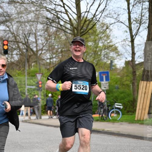 12.04.2026 - 45. Internationalen Wilhelmsburger Insellauf J. Mangold http://msf.ph/oto/9519245 12.04.2026 13:28:11 Ziel 2563, 5695, 3800, 3800, 2630, 5520, 5509, 4316 meine-sportfotos.de