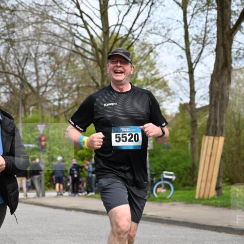 12.04.2026 - 45. Internationalen Wilhelmsburger Insellauf J. Mangold http://msf.ph/oto/9519247 12.04.2026 13:28:11 Ziel 2563, 5695, 3800, 3800, 2630, 5520, 5509, 4316 meine-sportfotos.de