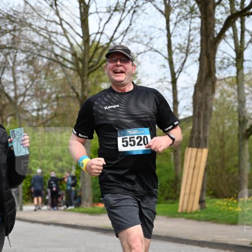 12.04.2026 - 45. Internationalen Wilhelmsburger Insellauf J. Mangold http://msf.ph/oto/9519249 12.04.2026 13:28:11 Ziel 2563, 5695, 3800, 3800, 2630, 5520, 5509, 4316 meine-sportfotos.de