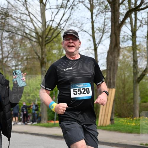 12.04.2026 - 45. Internationalen Wilhelmsburger Insellauf J. Mangold http://msf.ph/oto/9519250 12.04.2026 13:28:11 Ziel 2563, 5695, 3800, 3800, 2630, 5520, 5509, 4316 meine-sportfotos.de