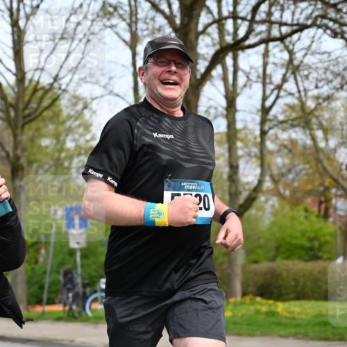 12.04.2026 - 45. Internationalen Wilhelmsburger Insellauf J. Mangold http://msf.ph/oto/9519253 12.04.2026 13:28:11 Ziel 2563, 5695, 3800, 3800, 2630, 5520, 5509, 4316 meine-sportfotos.de