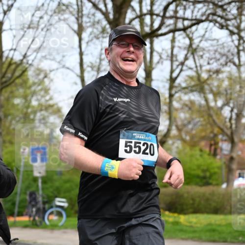 12.04.2026 - 45. Internationalen Wilhelmsburger Insellauf J. Mangold http://msf.ph/oto/9519254 12.04.2026 13:28:11 Ziel 2563, 5695, 3800, 3800, 2630, 5520, 5509, 4316 meine-sportfotos.de
