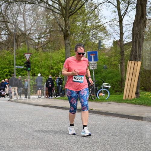 12.04.2026 - 45. Internationalen Wilhelmsburger Insellauf J. Mangold http://msf.ph/oto/9519259 12.04.2026 13:28:17 Ziel 5695, 3800, 2630, 5520, 5509, 4316, 3564, 3483, 4471 meine-sportfotos.de