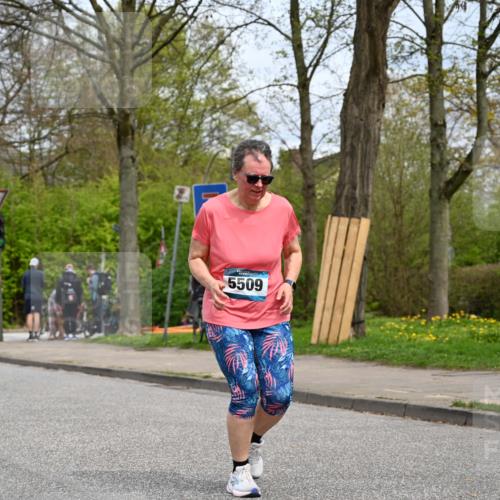 12.04.2026 - 45. Internationalen Wilhelmsburger Insellauf J. Mangold http://msf.ph/oto/9519266 12.04.2026 13:28:18 Ziel 5695, 3800, 2630, 5520, 5509, 5509, 4316, 3564, 3483, 4471 meine-sportfotos.de