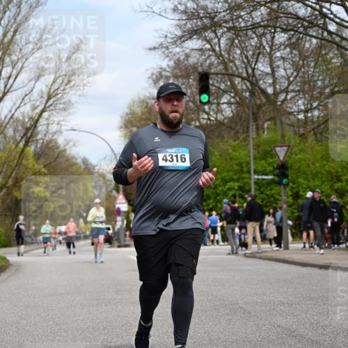 12.04.2026 - 45. Internationalen Wilhelmsburger Insellauf J. Mangold http://msf.ph/oto/9519278 12.04.2026 13:28:21 Ziel 3800, 2630, 5520, 5509, 4316, 3564, 3483, 4471 meine-sportfotos.de