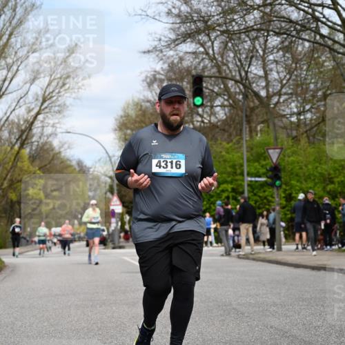 12.04.2026 - 45. Internationalen Wilhelmsburger Insellauf J. Mangold http://msf.ph/oto/9519279 12.04.2026 13:28:21 Ziel 3800, 2630, 5520, 5509, 4316, 3564, 3483, 4471 meine-sportfotos.de