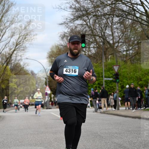 12.04.2026 - 45. Internationalen Wilhelmsburger Insellauf J. Mangold http://msf.ph/oto/9519280 12.04.2026 13:28:21 Ziel 3800, 2630, 5520, 5509, 4316, 3564, 3483, 4471 meine-sportfotos.de