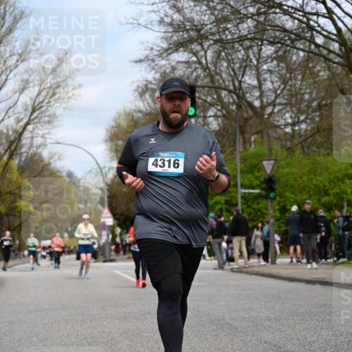 12.04.2026 - 45. Internationalen Wilhelmsburger Insellauf J. Mangold http://msf.ph/oto/9519281 12.04.2026 13:28:21 Ziel 3800, 2630, 5520, 5509, 4316, 3564, 3483, 4471 meine-sportfotos.de
