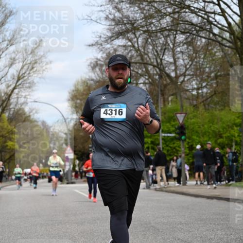12.04.2026 - 45. Internationalen Wilhelmsburger Insellauf J. Mangold http://msf.ph/oto/9519282 12.04.2026 13:28:21 Ziel 3800, 2630, 5520, 5509, 4316, 3564, 3483, 4471 meine-sportfotos.de